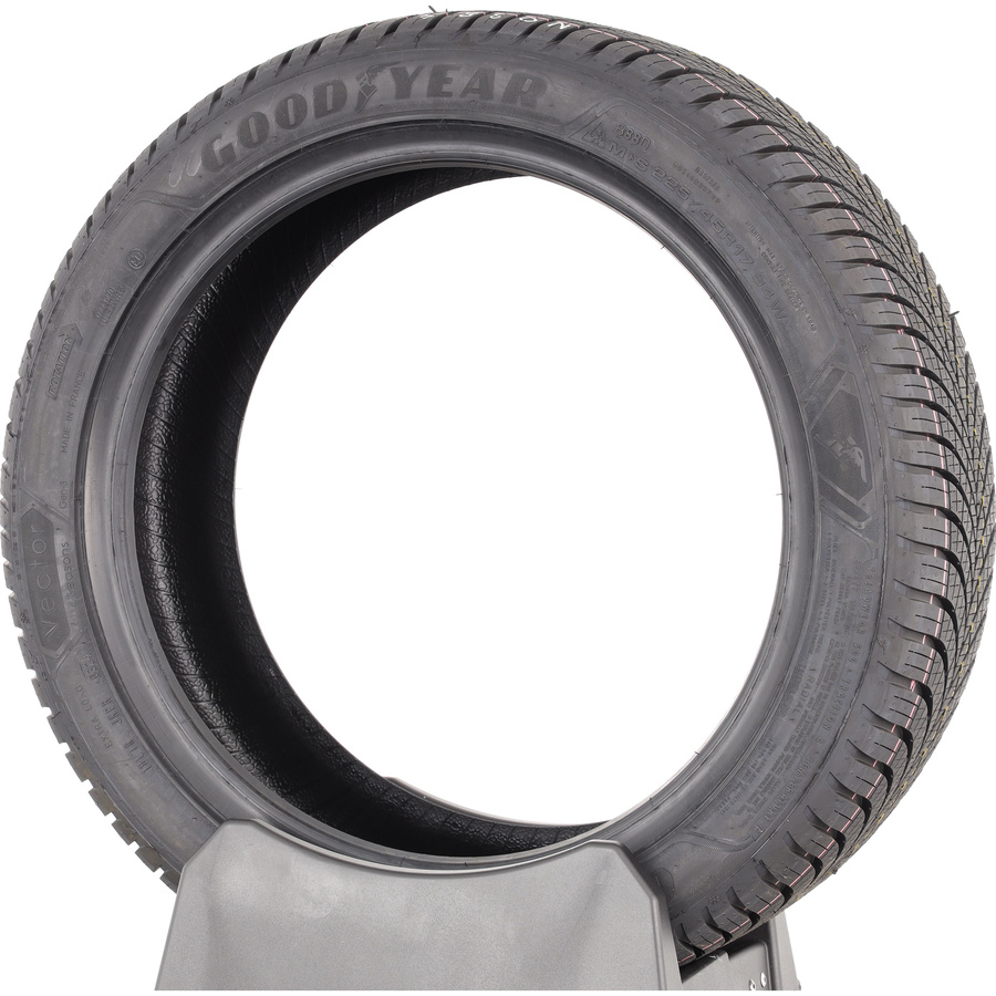 Goodyear Vector 4Seasons Gen-3 -  225/45 R17