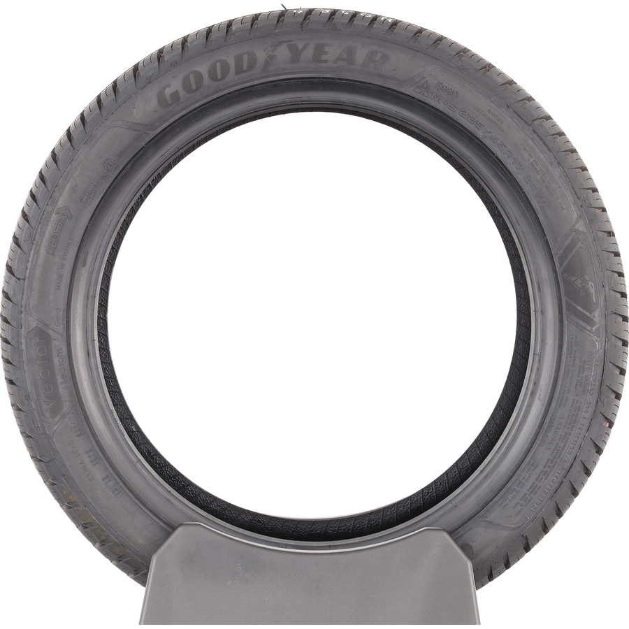 Goodyear Vector 4Seasons Gen-3 -  225/45 R17