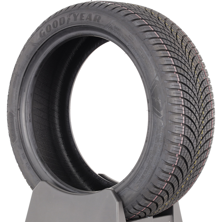 Goodyear Vector 4Seasons Gen-3 -  225/45 R17