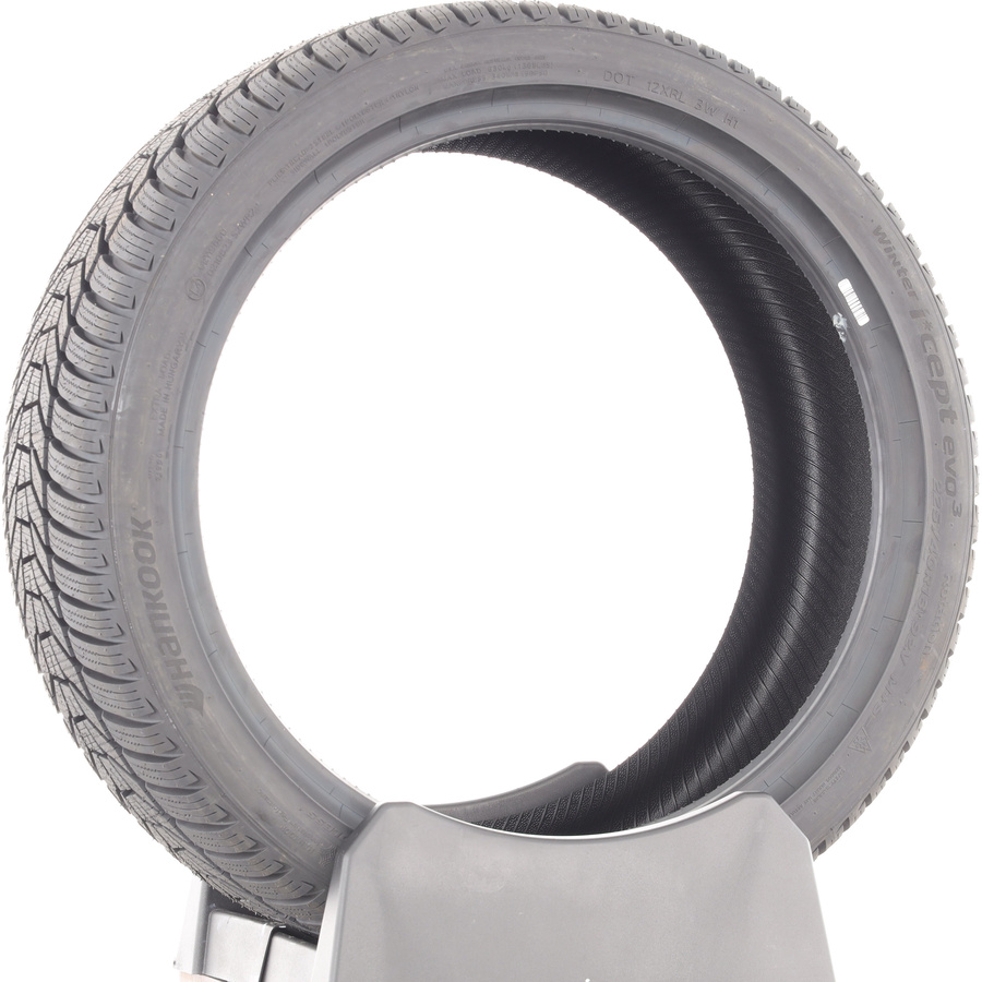 Hankook Winter i*cept evo3 W330 -  225/40 R18