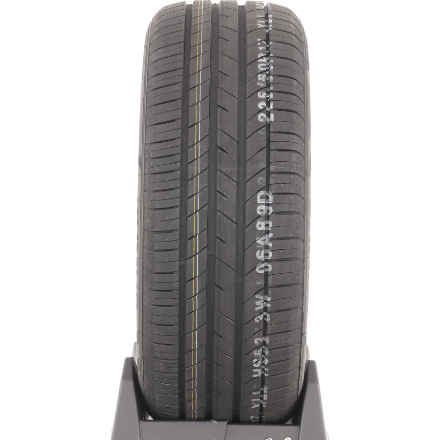 Kumho Ecsta HS52 -  225/40 R18