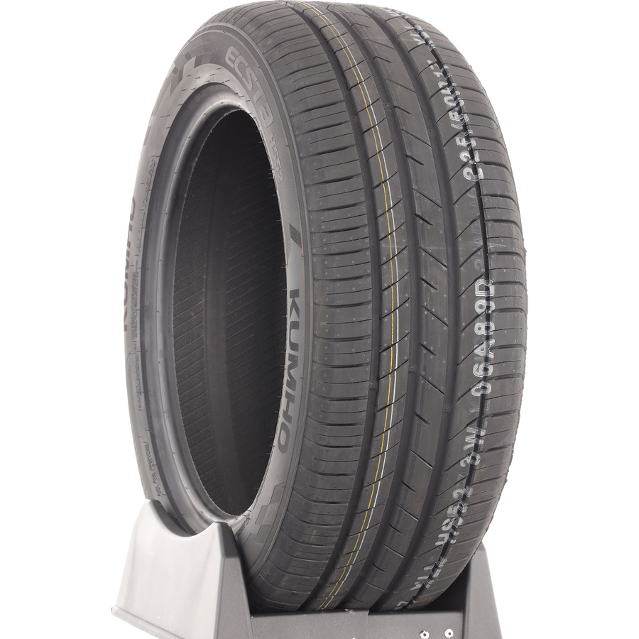 Kumho Ecsta HS52 -  225/40 R18