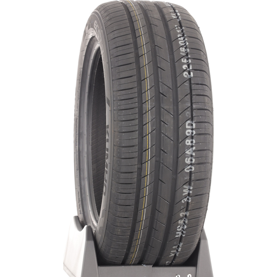 Kumho Ecsta HS52 -  225/40 R18