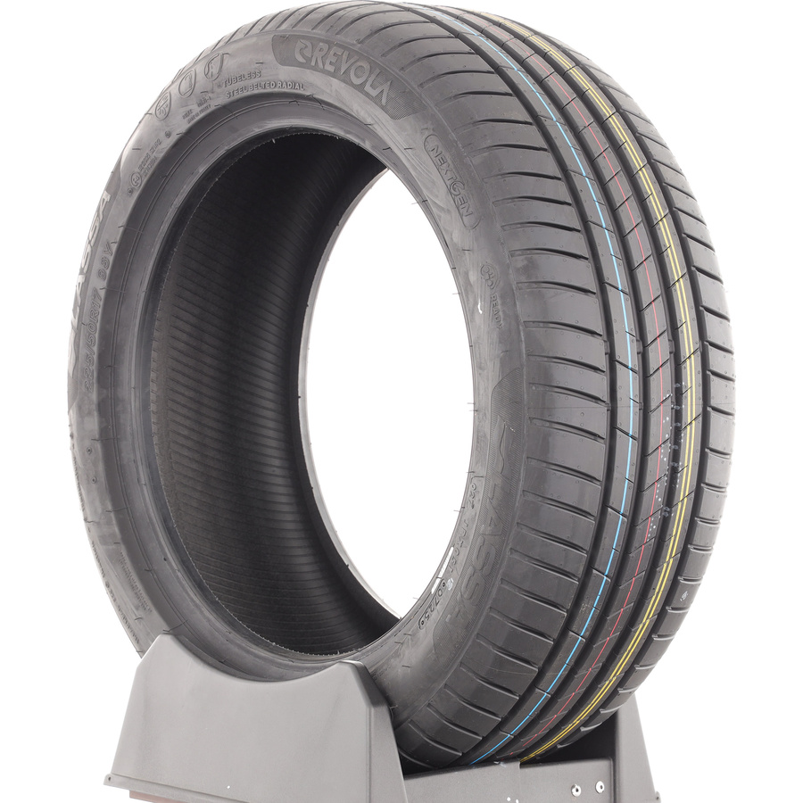 Lassa Revola -  225/40 R18