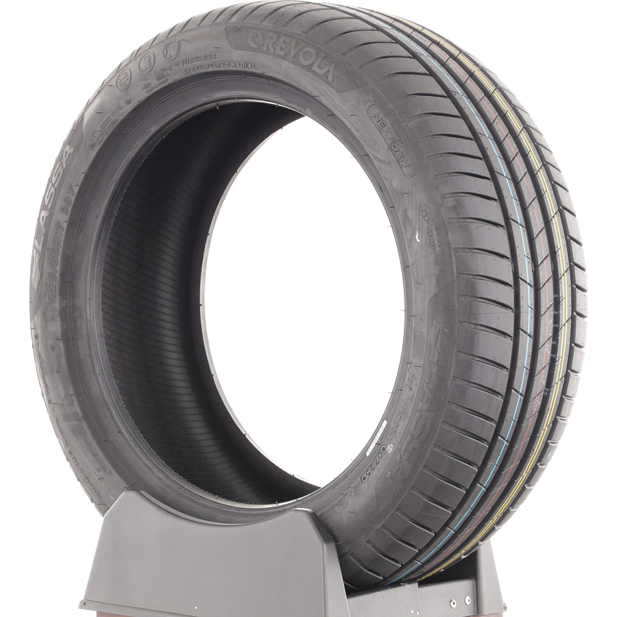 Lassa Revola -  225/40 R18