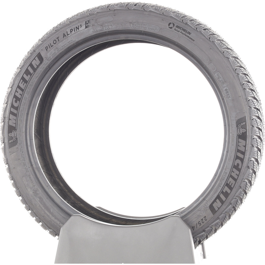 Michelin Pilot Alpin 5 -  225/40 R18