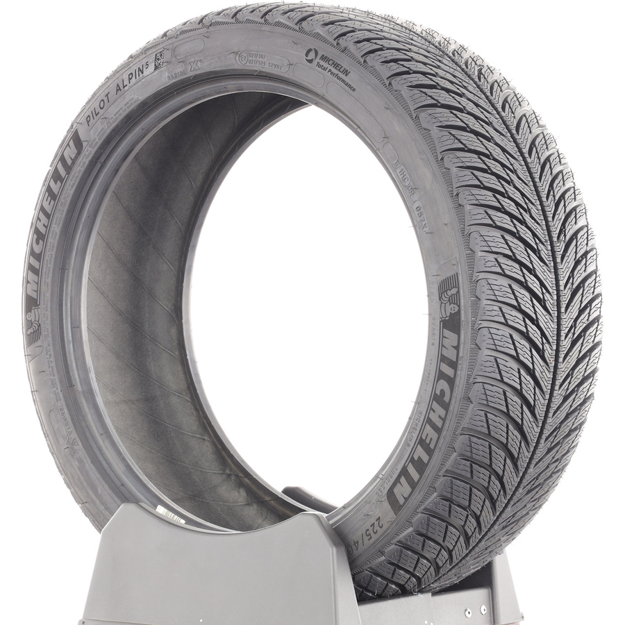 Michelin Pilot Alpin 5 -  225/40 R18