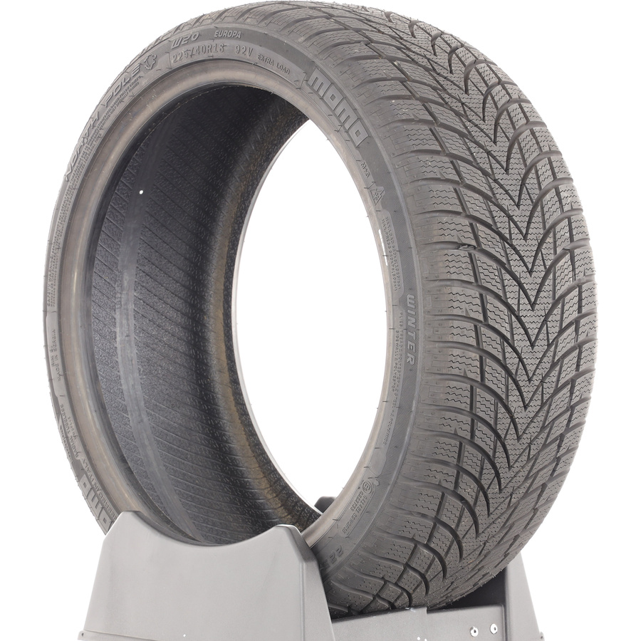 Momo W-20 North Pole -  225/40 R18