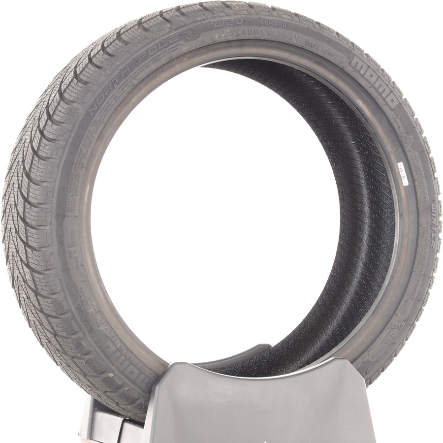 Momo W-20 North Pole -  225/40 R18