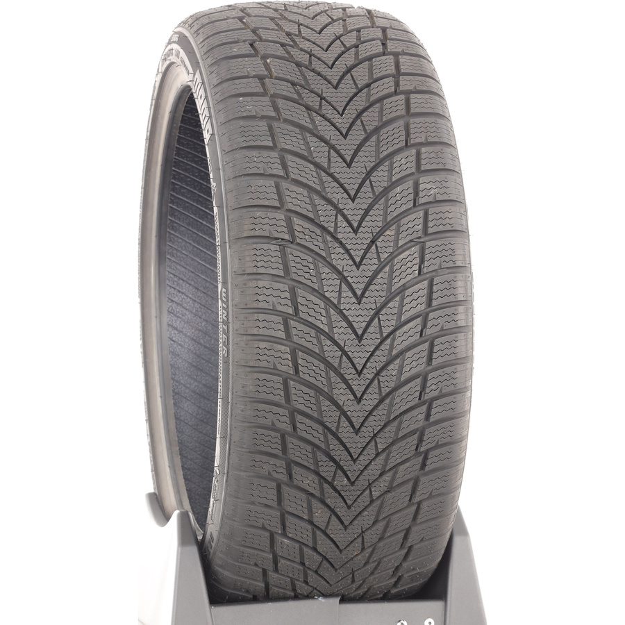 Momo W-20 North Pole -  225/40 R18