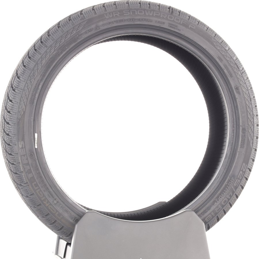 Nokian WR Snowproof P -  225/40 R18