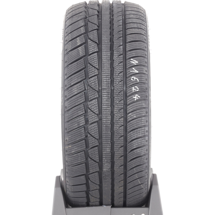 Star Performer Stratos UHP -  225/40 R18