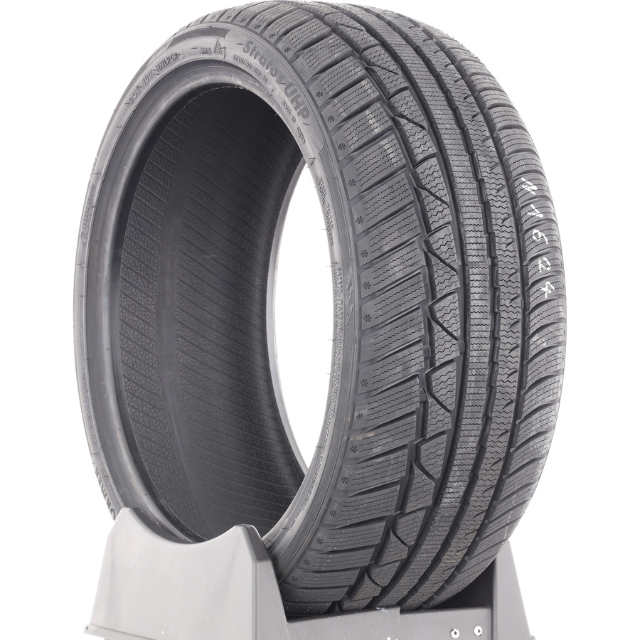 Star Performer Stratos UHP -  225/40 R18