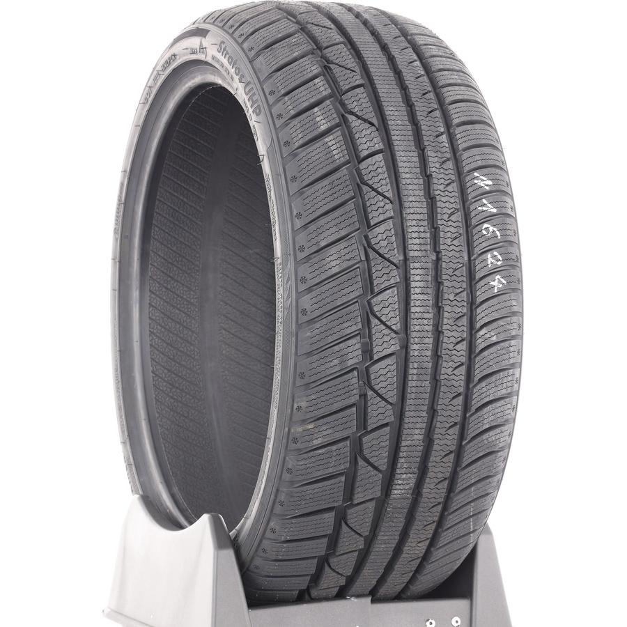 Star Performer Stratos UHP -  225/40 R18