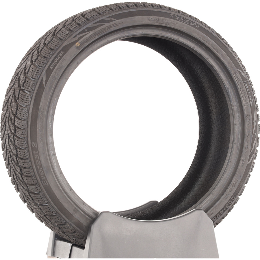 Syron Everest 2 -  225/40 R18