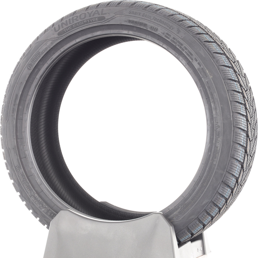Uniroyal WinterExpert -  225/40 R18