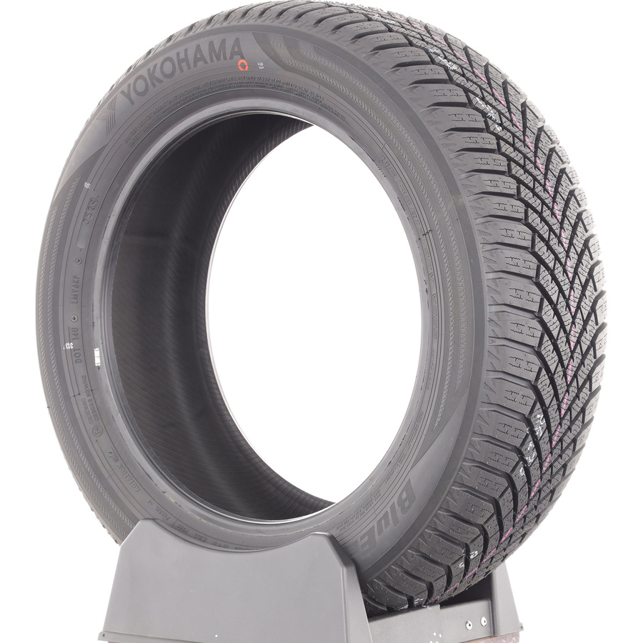 Yokohama BluEarth-Winter V906 -  215/55 R17