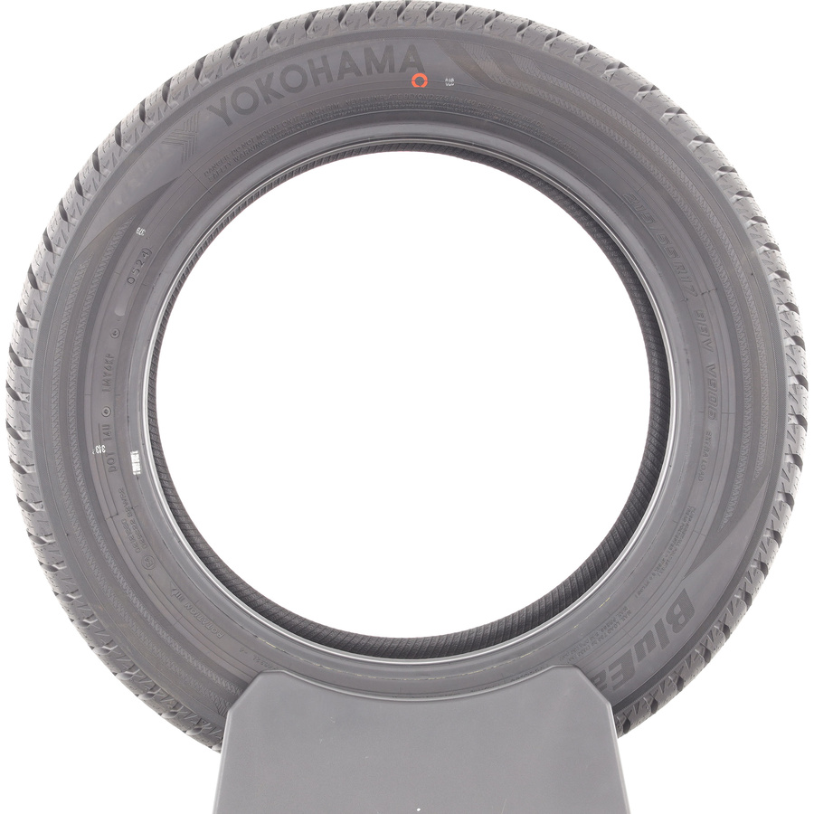 Yokohama BluEarth-Winter V906 -  215/55 R17