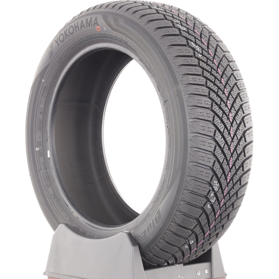 Yokohama BluEarth-Winter V906 -  215/55 R17