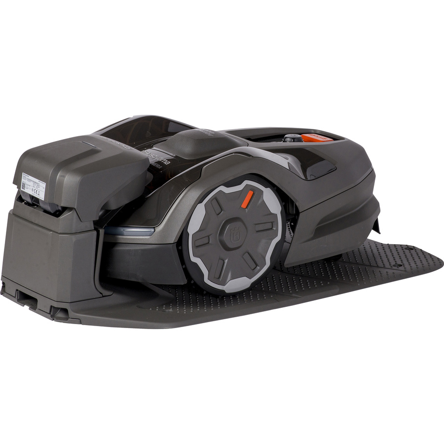 Husqvarna Automower 410XE Nera + Epos - Vue sur la station de charge