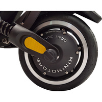MiniMotors Dualtron Mini 52 V 13 Ah - La roue arrière (8,5 pouces) à pneu gonflable cache le moteur.