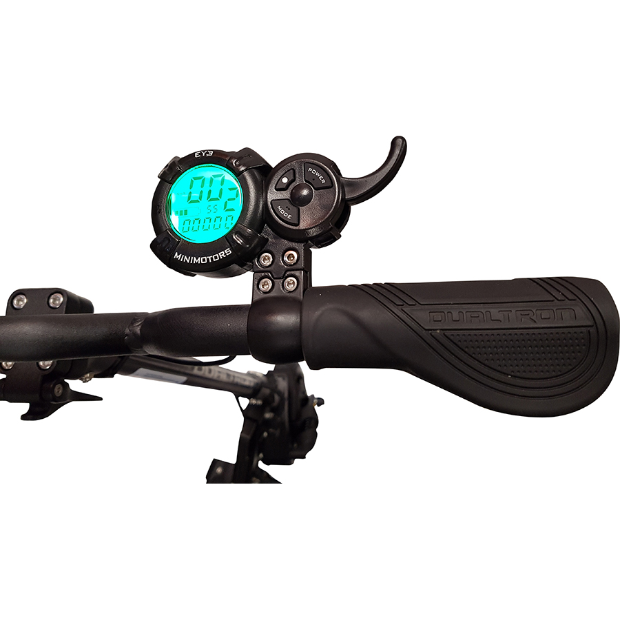 MiniMotors Dualtron Mini 52 V 13 Ah - L'afficheur est clair et l'accélérateur à gâchette pratique. Sur ce modèle, la puissance d'accélération est réglable.