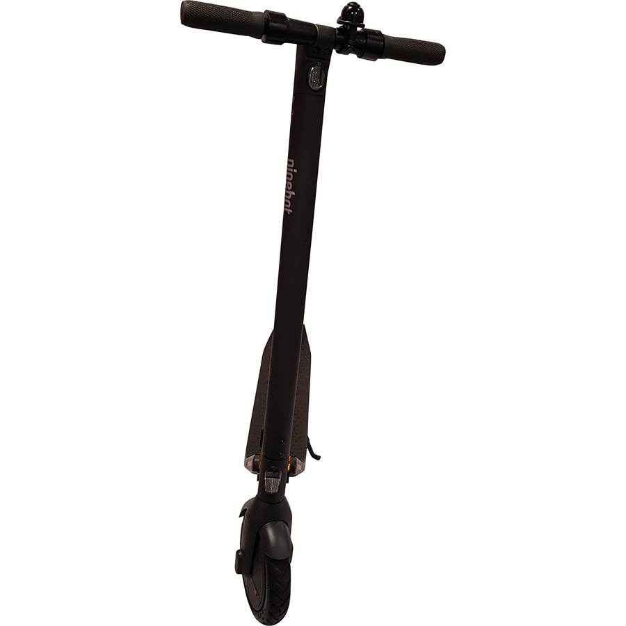 Ninebot E22E - La trottinette pèse 13,5 kg.