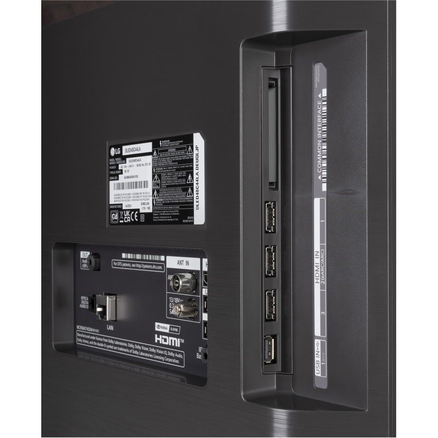 LG OLED48C4 - Connectique