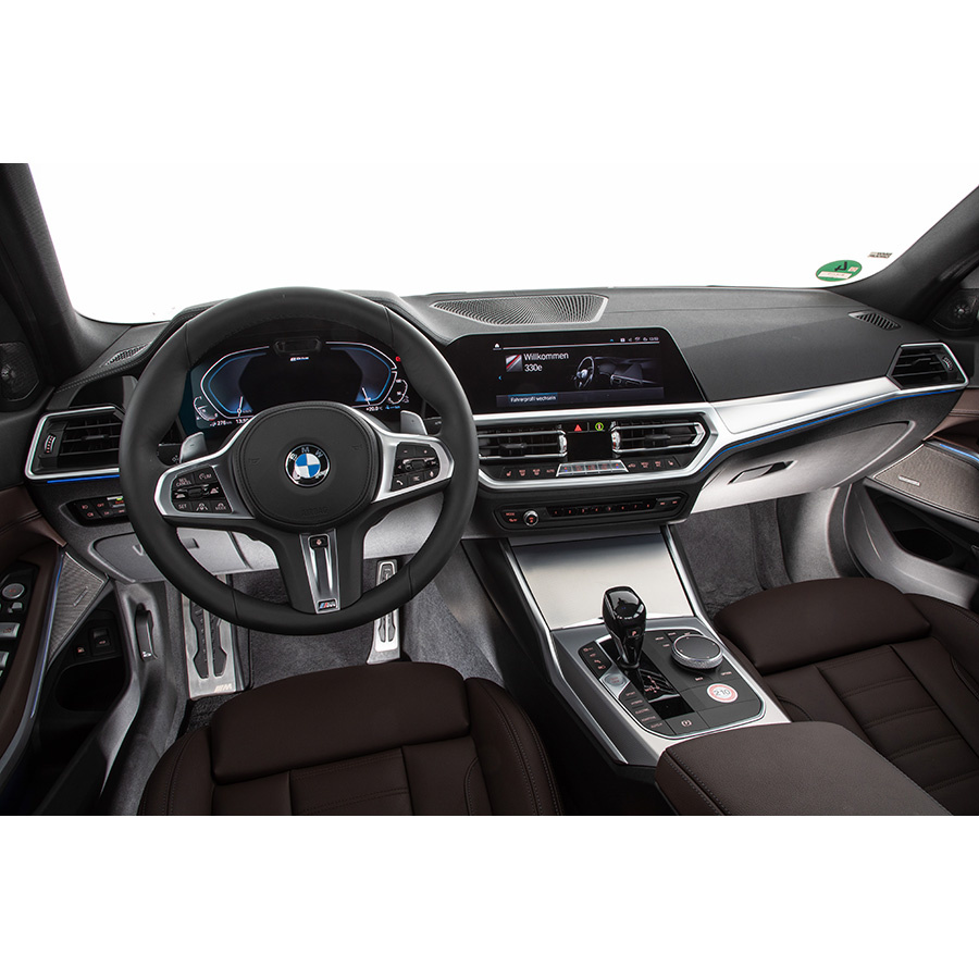 BMW 330e 292 ch BVA8 - 