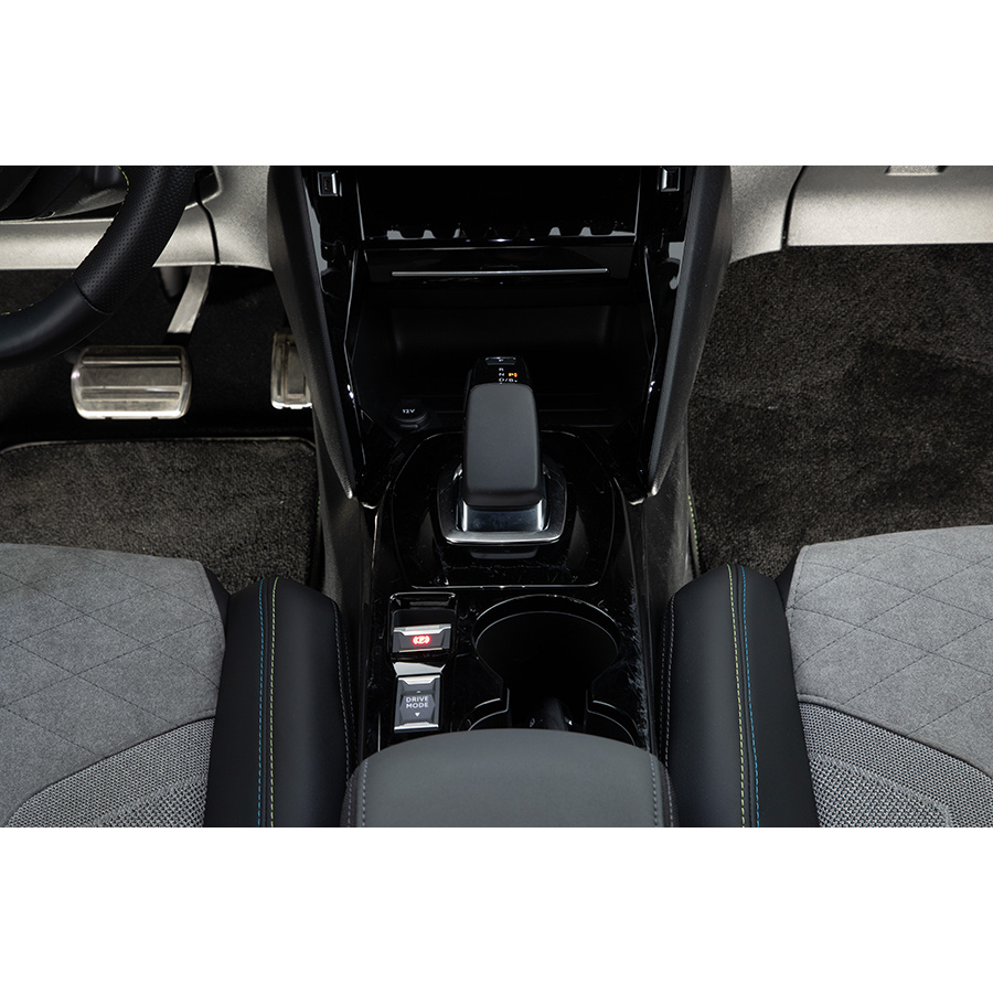 Peugeot e-208 électrique 50 kWh 136ch GT