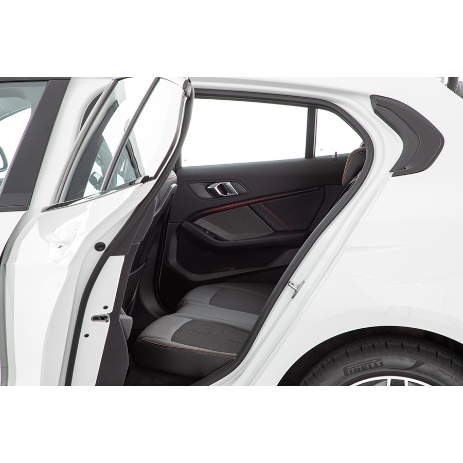 BMW 118i 140 ch DKG7