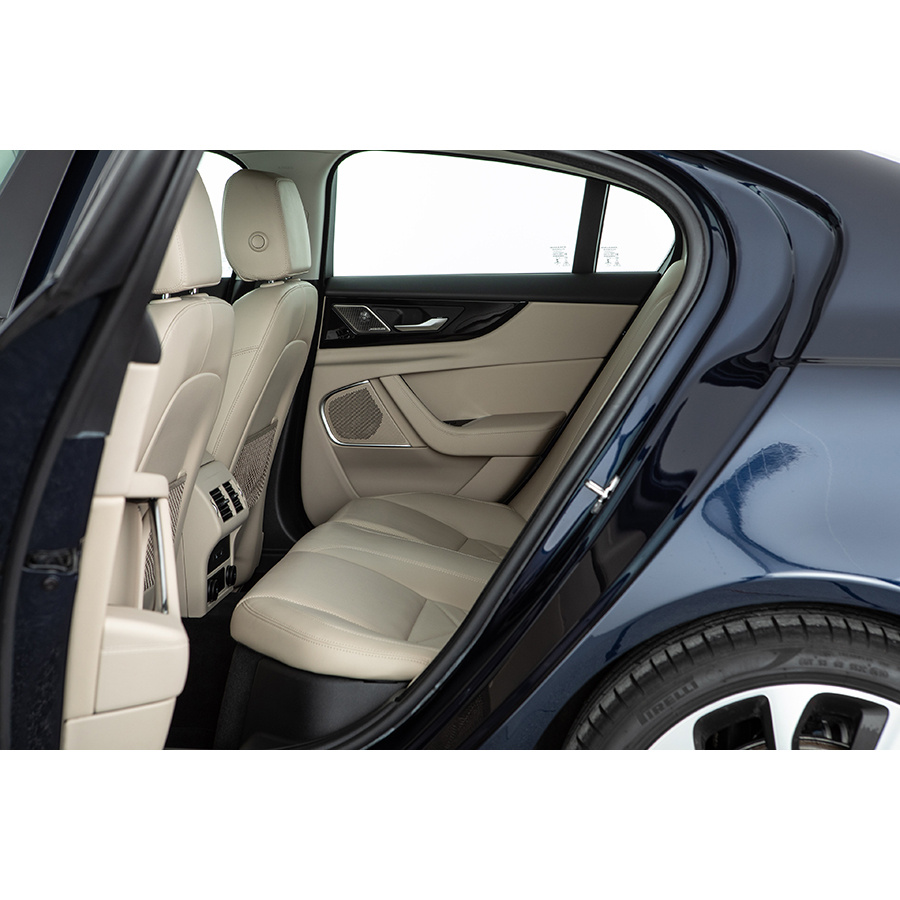 Jaguar XE D180 BVA AWD